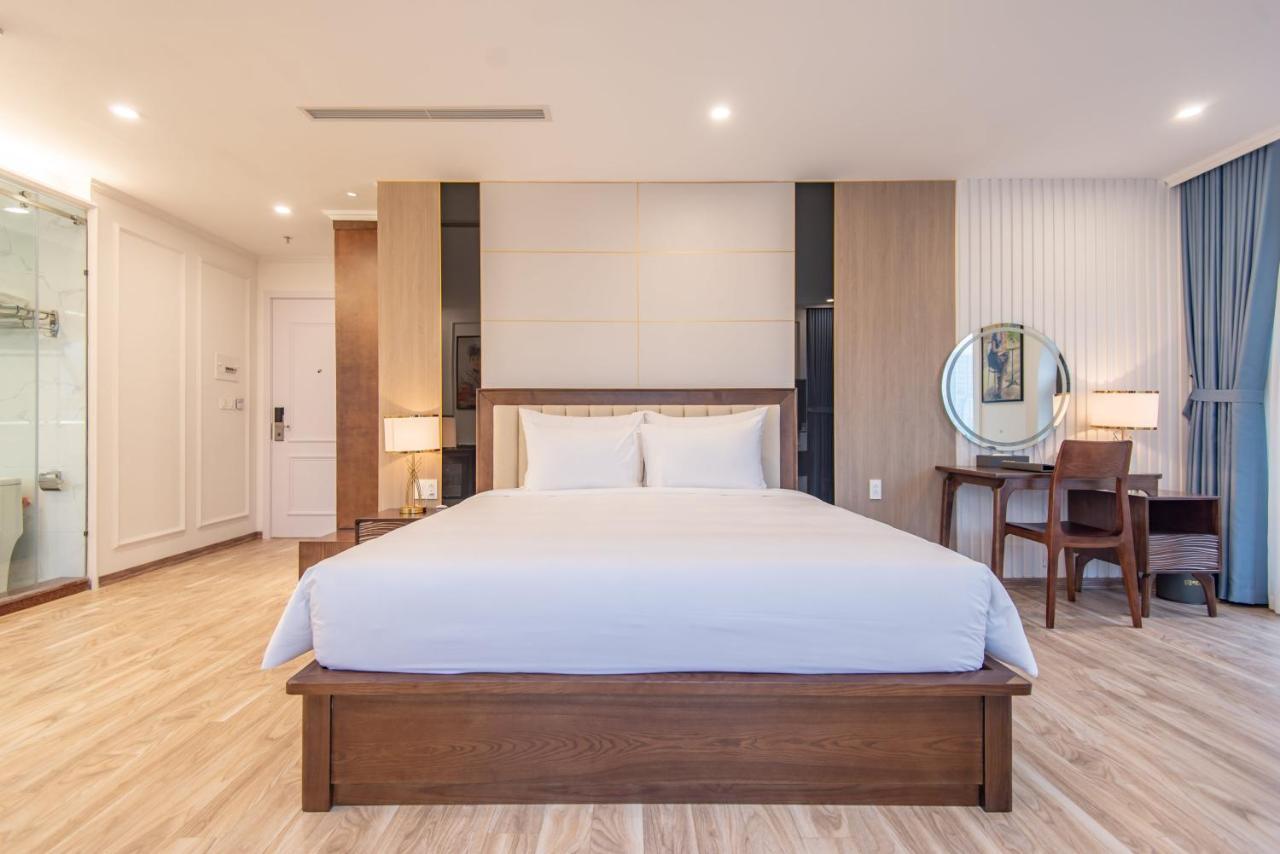 Reyna Luxury & Hanoi