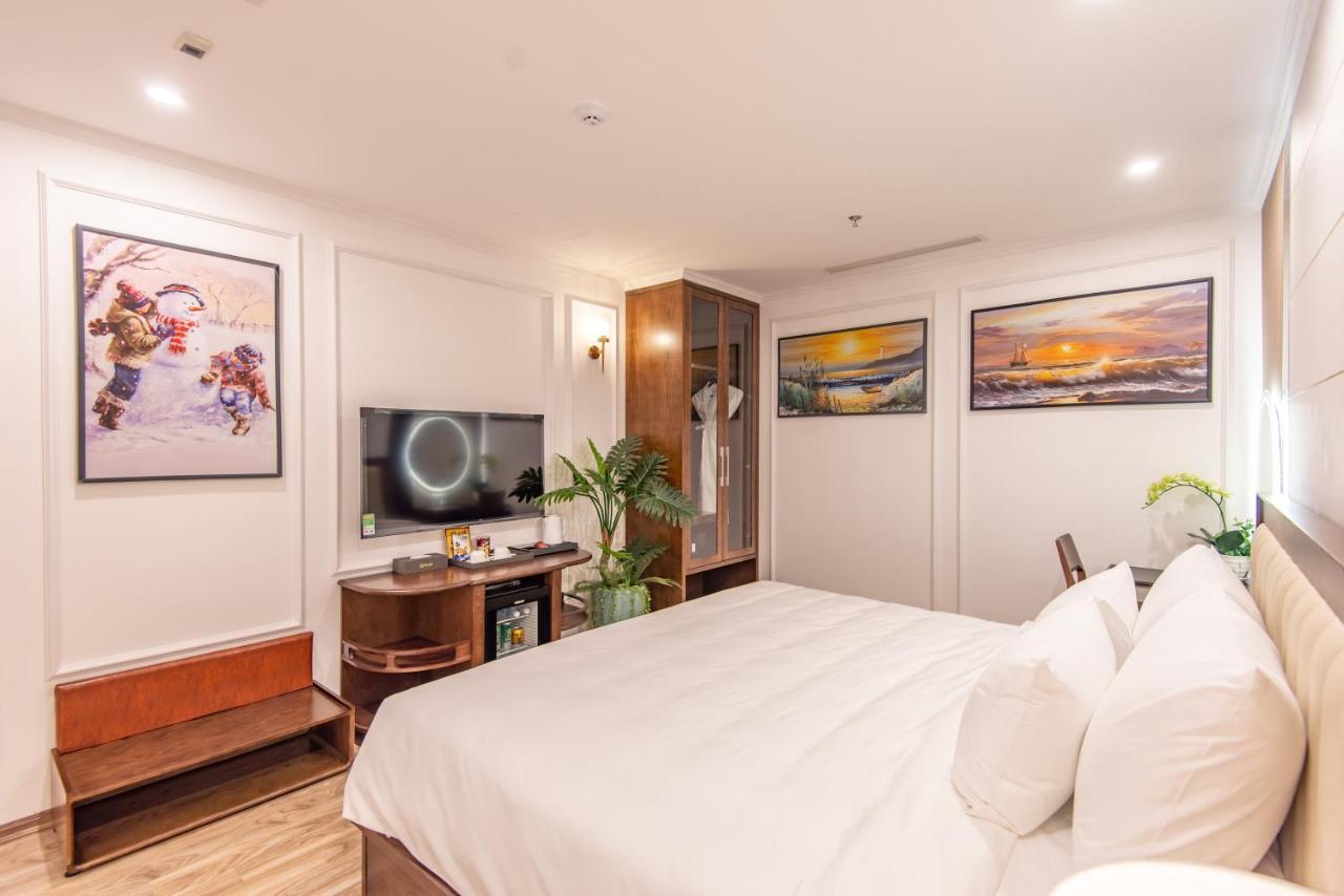 Reyna Luxury &