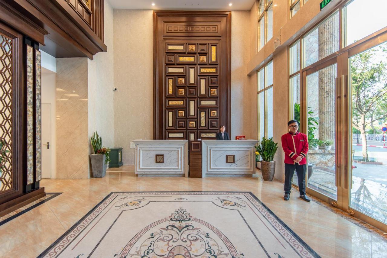 Reyna Luxury & Hanoi